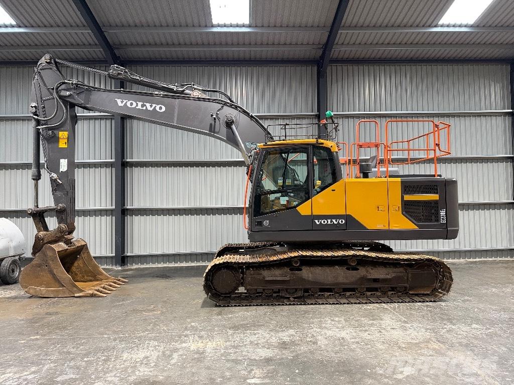 Volvo EC 220 E Гусеничні екскаватори