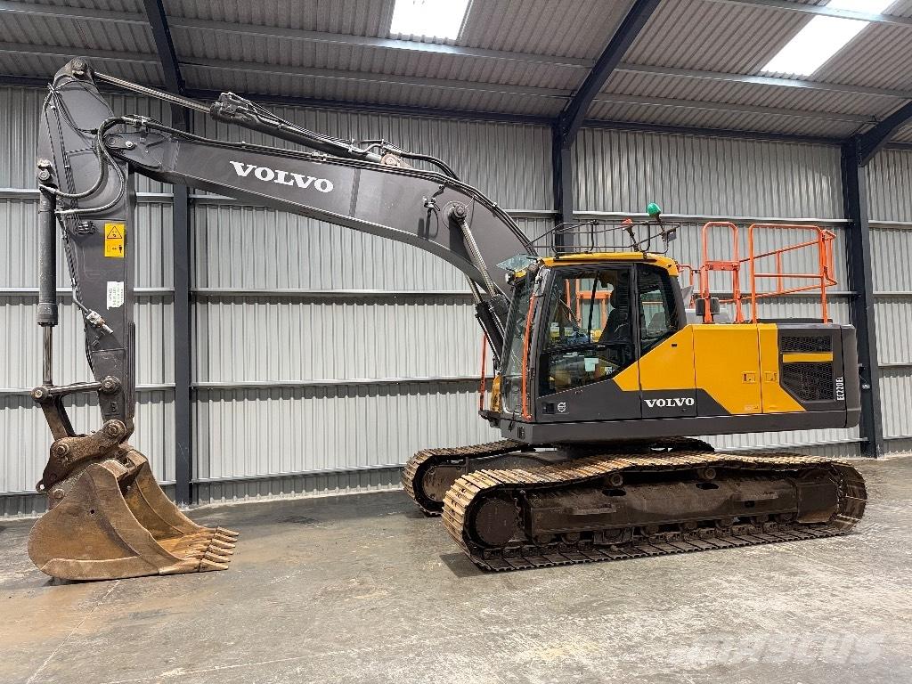 Volvo EC 220 E Гусеничні екскаватори