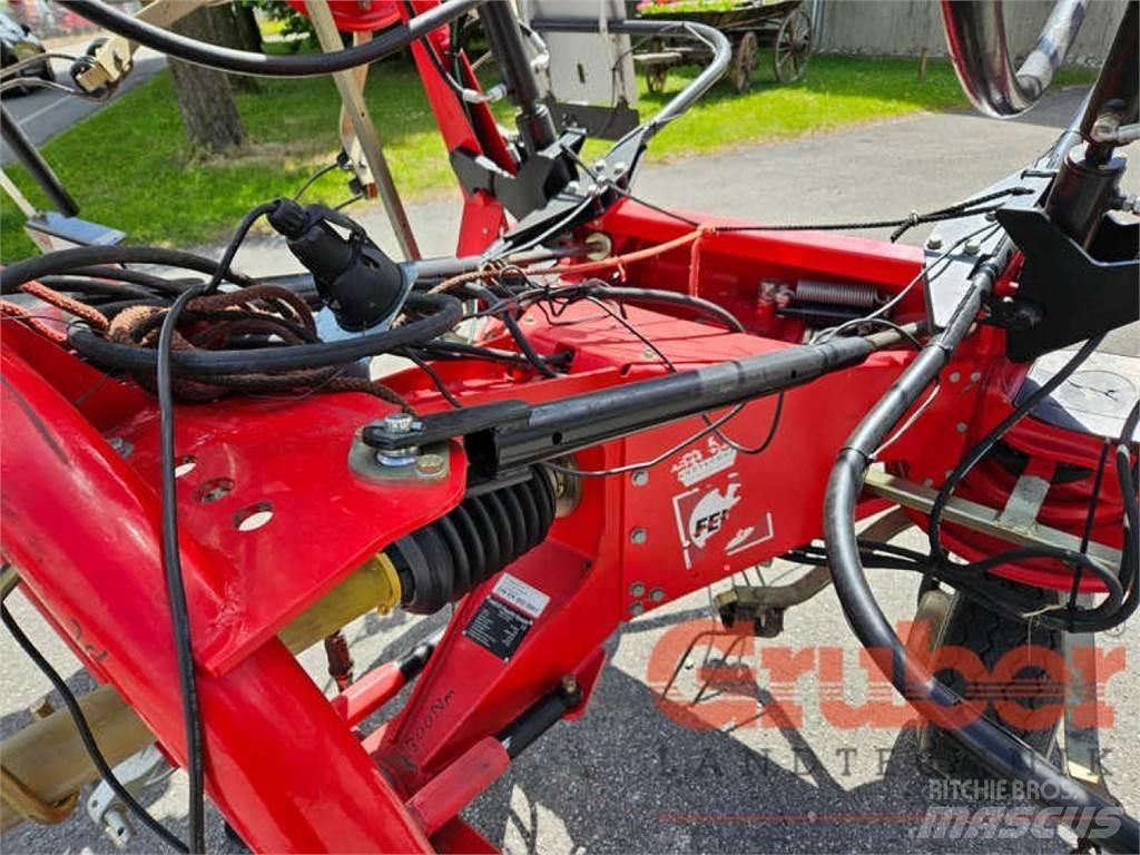Fella TH 8608 DN Граблі і сінозворушувачі