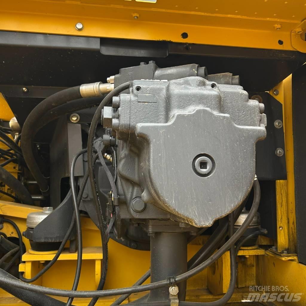 Komatsu 400-7 Гусеничні екскаватори
