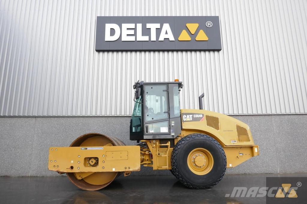 CAT CS64B Грунтові котки