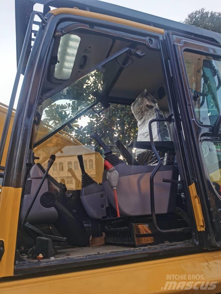 Komatsu PC 210-8 Гусеничні екскаватори
