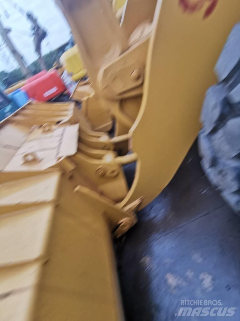 CAT 938F Фронтальні навантажувачі
