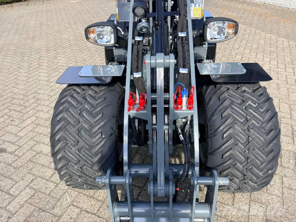 Giant G2500HD Xtra Малі навантажувачі