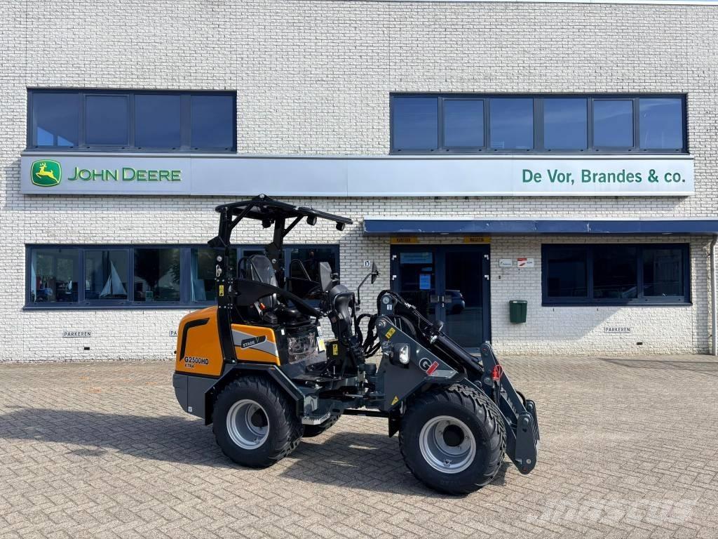 Giant G2500HD Xtra Малі навантажувачі