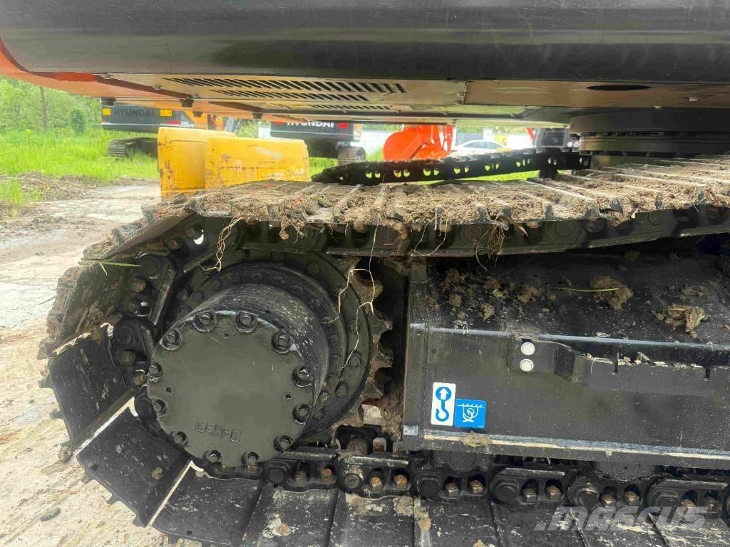 Hitachi ZX200 Гусеничні екскаватори