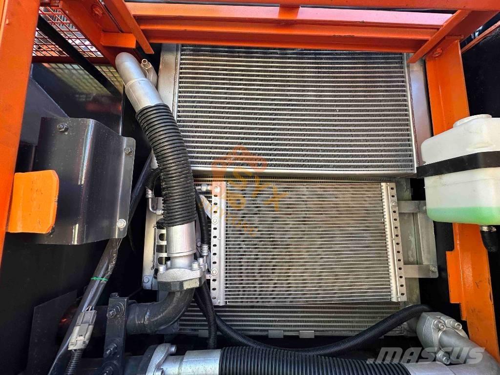 Doosan DX 225 LC Гусеничні екскаватори