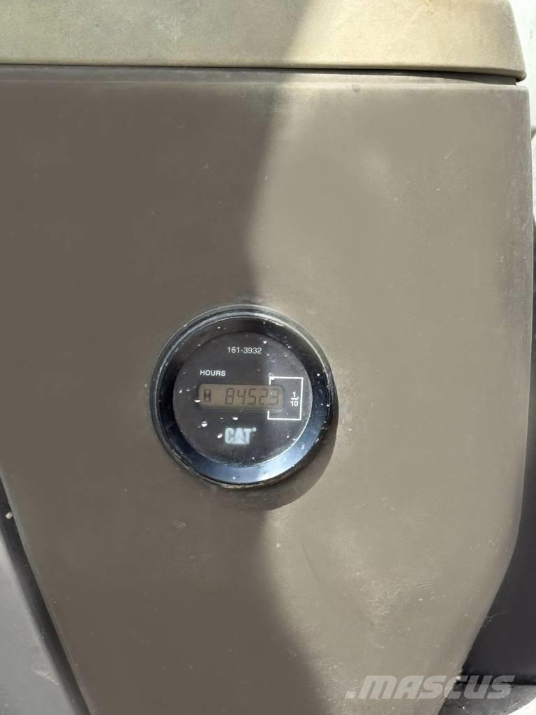 CAT 320 D L Гусеничні екскаватори