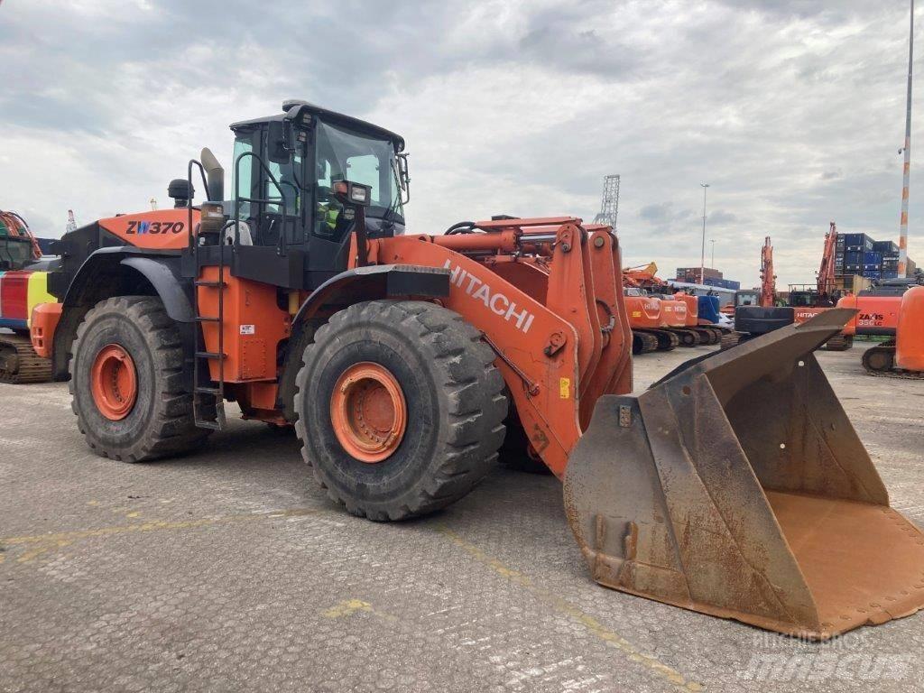 Hitachi ZW370-5B Фронтальні навантажувачі