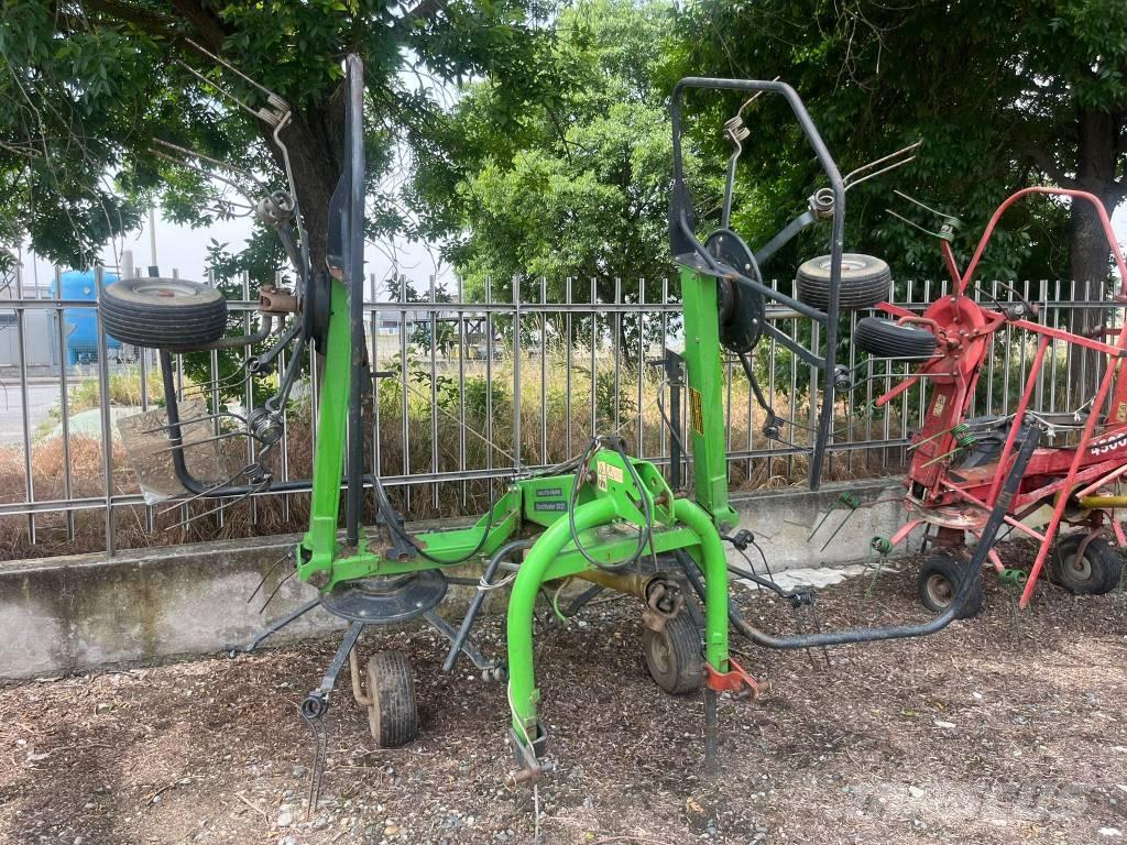 Deutz-Fahr 5221 Граблі і сінозворушувачі