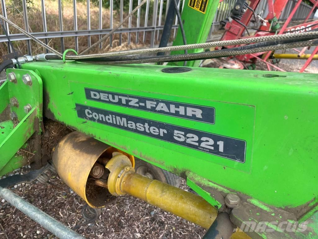 Deutz-Fahr 5221 Граблі і сінозворушувачі