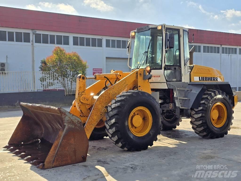 Liebherr L522 Фронтальні навантажувачі