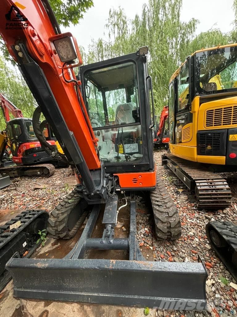 Hitachi U35 Міні-екскаватори < 7т