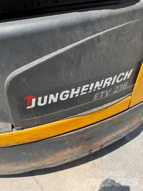 Jungheinrich ETV 216 Річ-трак із високим підйомом