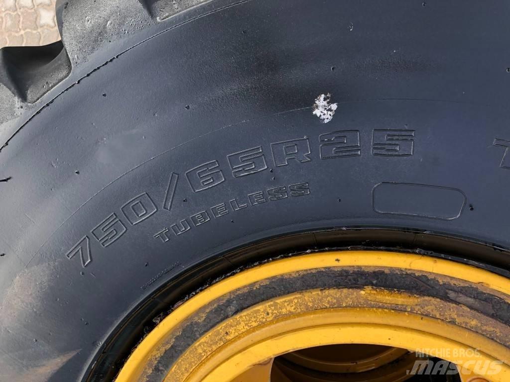 Goodyear 750/65R25 Шини