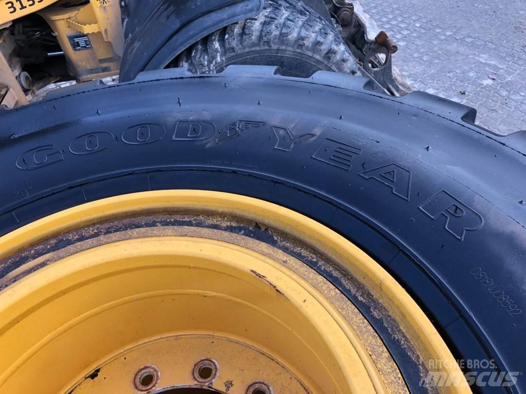 Goodyear 750/65R25 Шини
