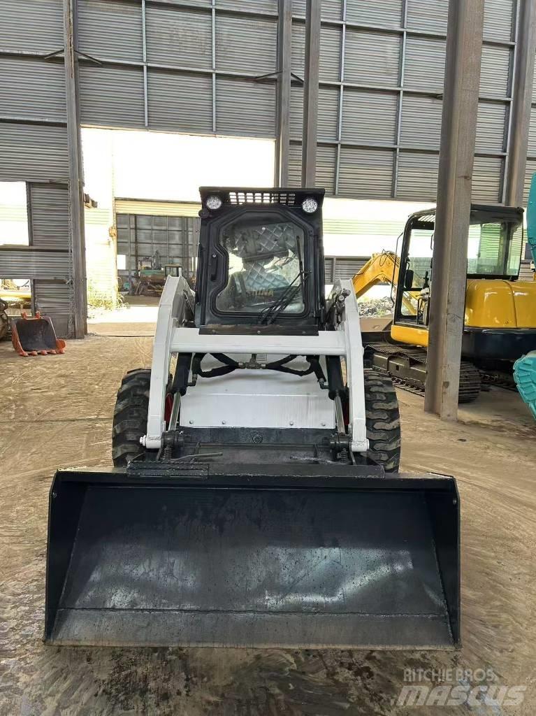 Bobcat S130 Міні-навантажувачі