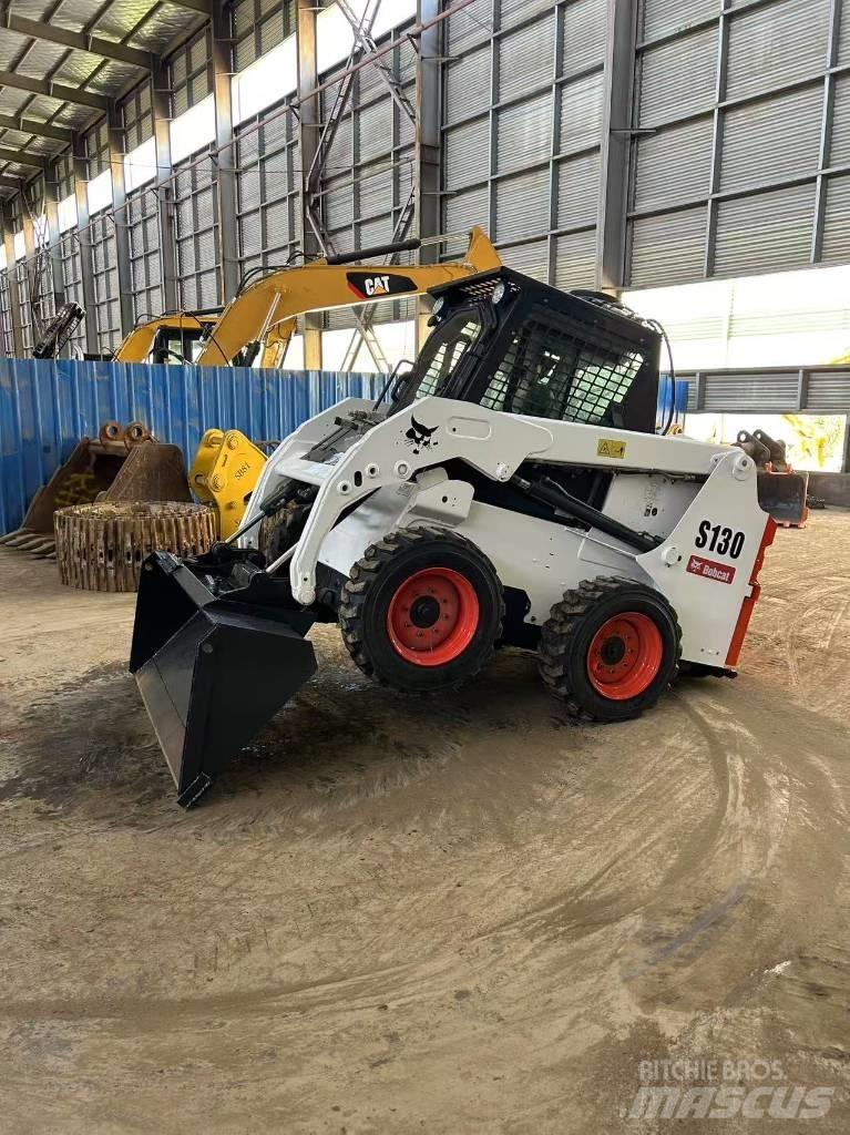 Bobcat S130 Міні-навантажувачі