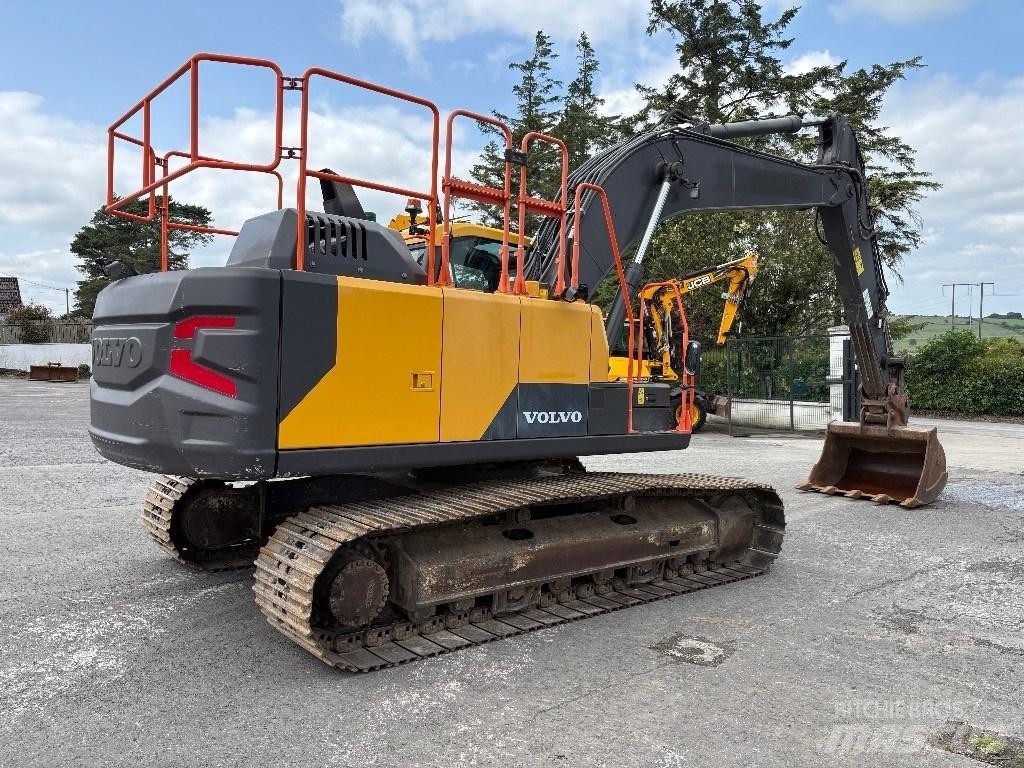 Volvo EC 200 Гусеничні екскаватори