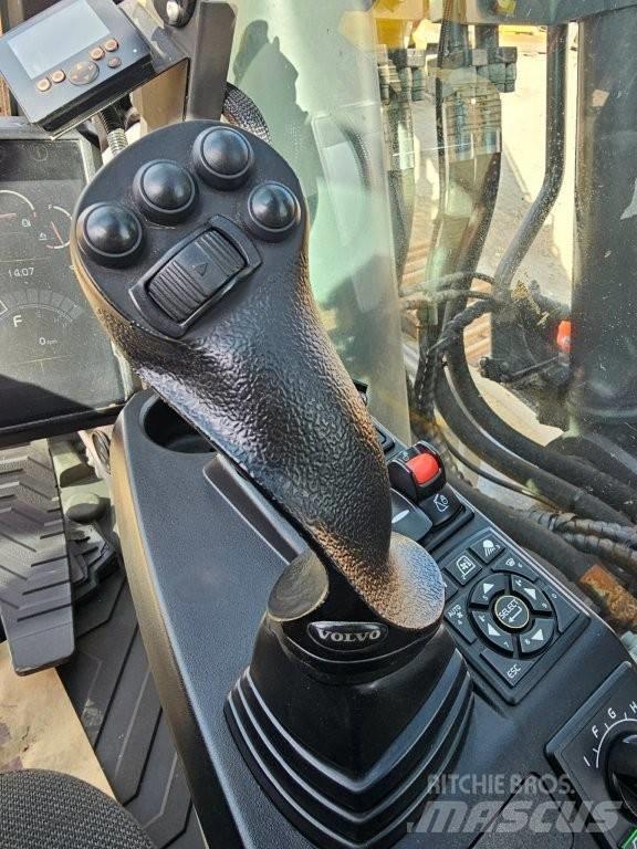 Volvo EC350EL Гусеничні екскаватори
