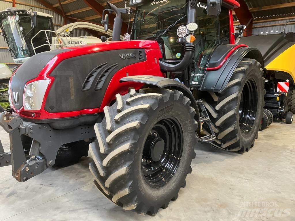 Valtra T 153 HT Трактори