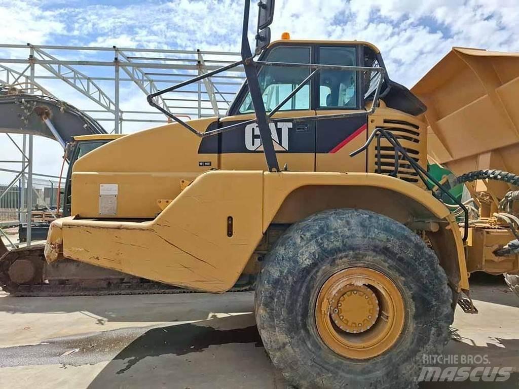 CAT 740 Вантажівки / спеціальні