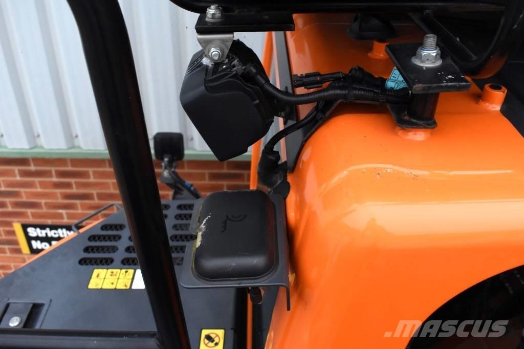 Develon DX140LCR-7 Гусеничні екскаватори