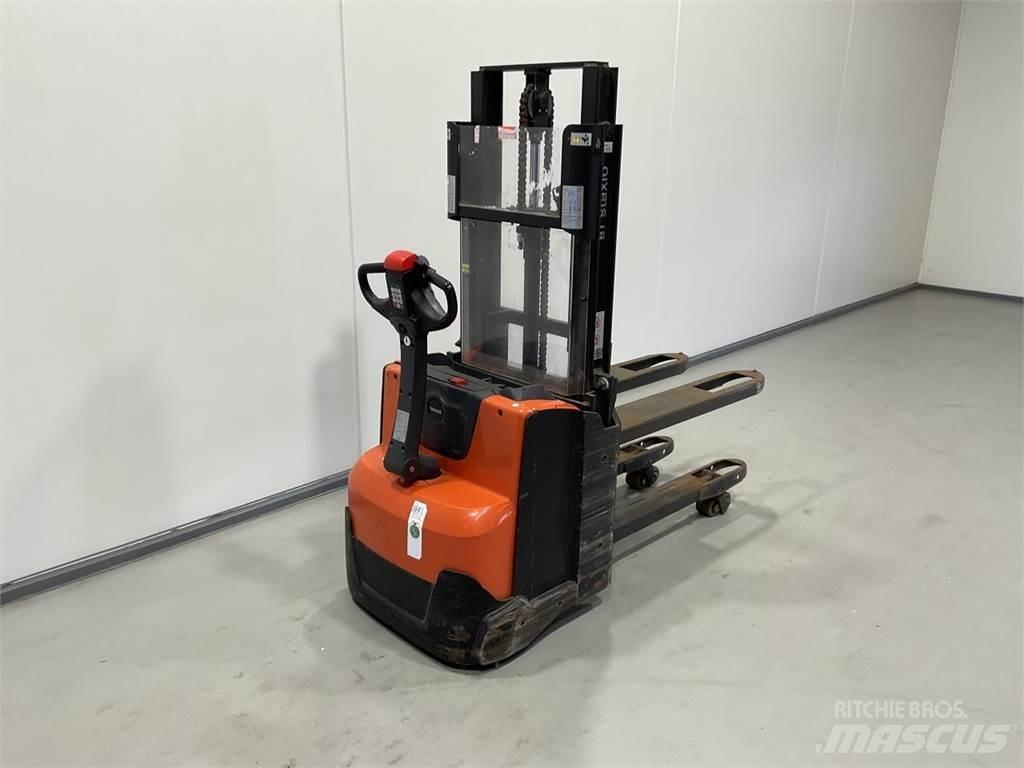 Toyota SWE200D Самохідні електроштабелери