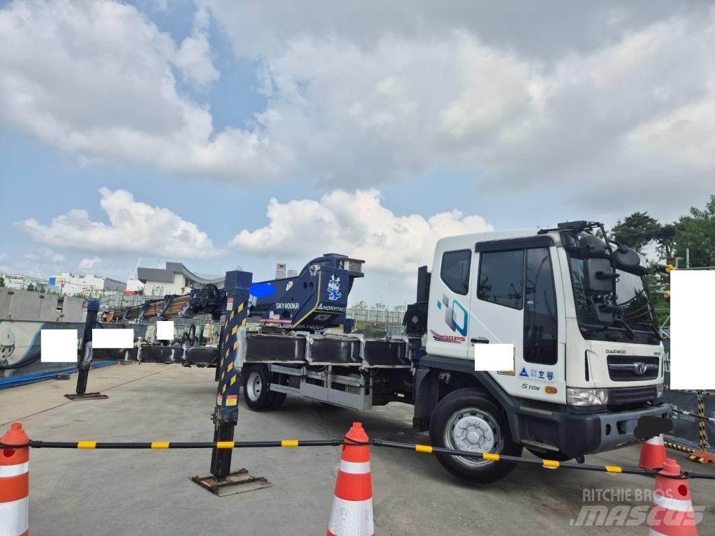 Horyong MR400A Автовишки на базі вантажівки