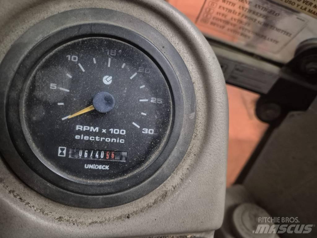 Venieri VF823B/1 Екскаватори-навантажувачі