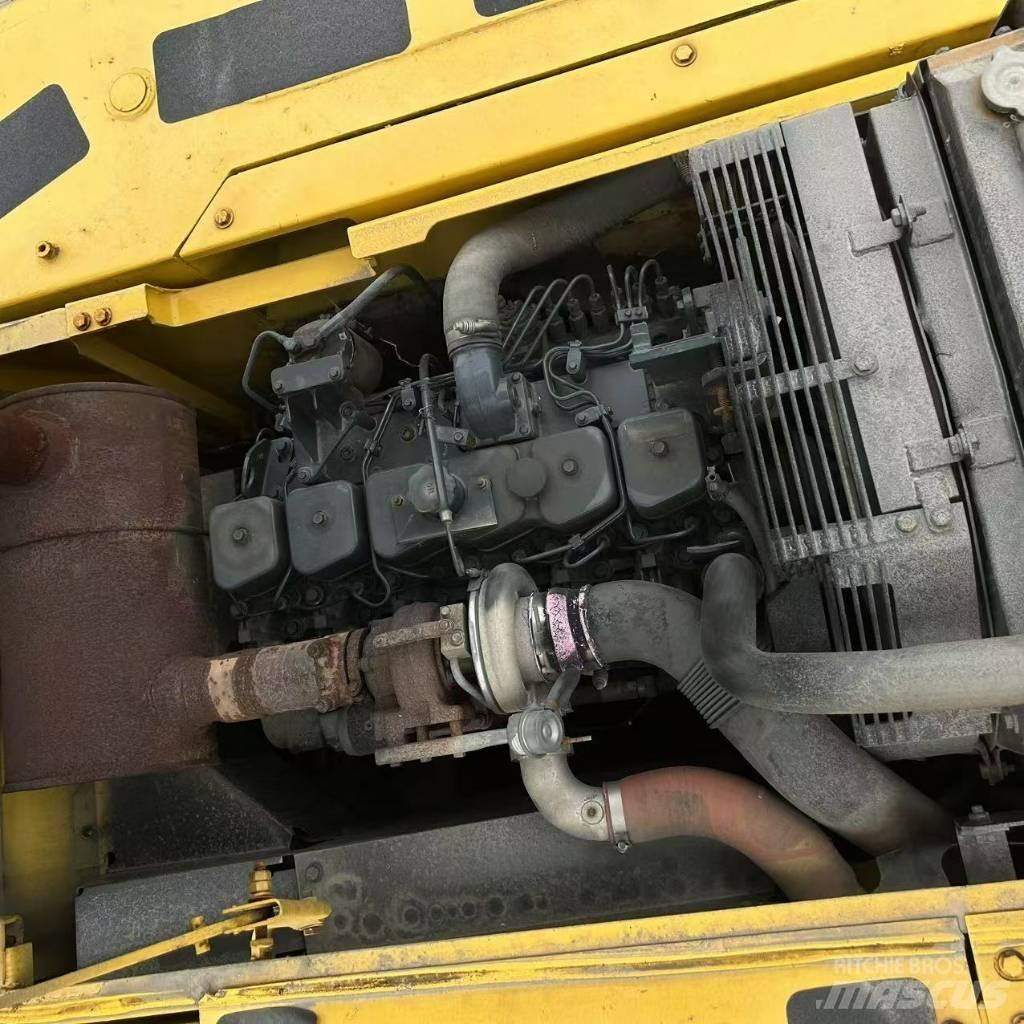 Komatsu 220-7 Гусеничні екскаватори