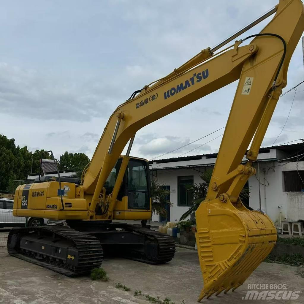 Komatsu 220-7 Гусеничні екскаватори