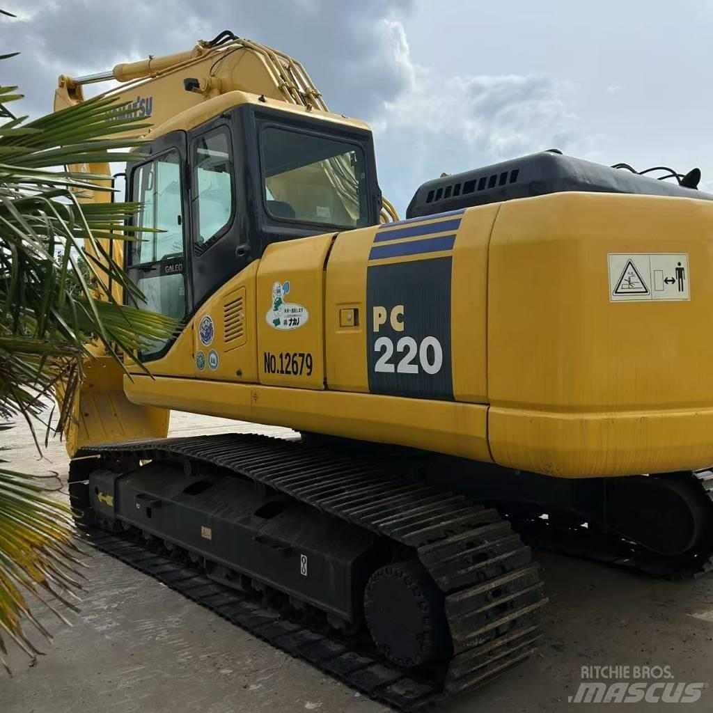 Komatsu 220-7 Гусеничні екскаватори