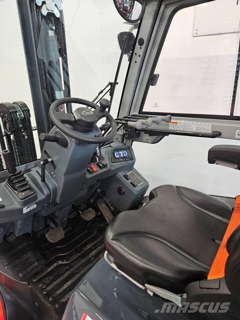 Heli CPCD 35 DIESEL Дизельні навантажувачі