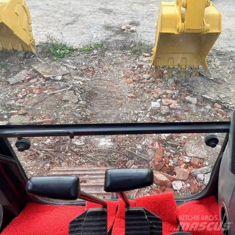 Komatsu PC 138 Гусеничні екскаватори