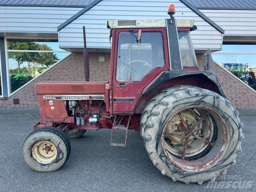 International 844xl Трактори