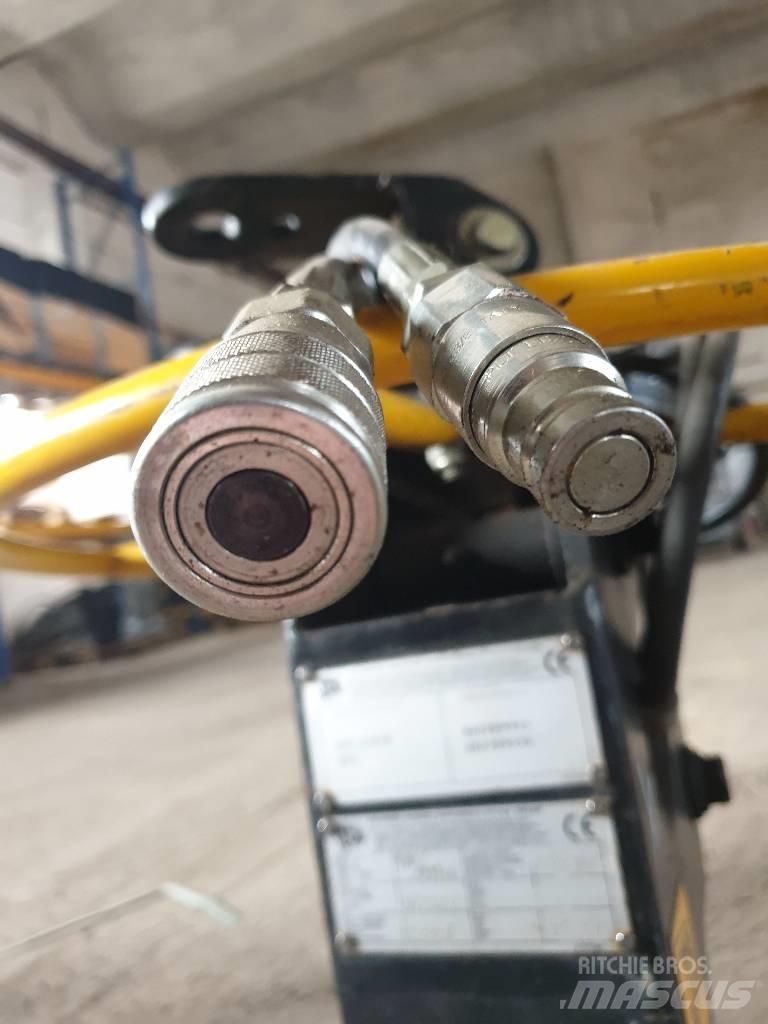 JCB Bordsteinzange Інше обладнання
