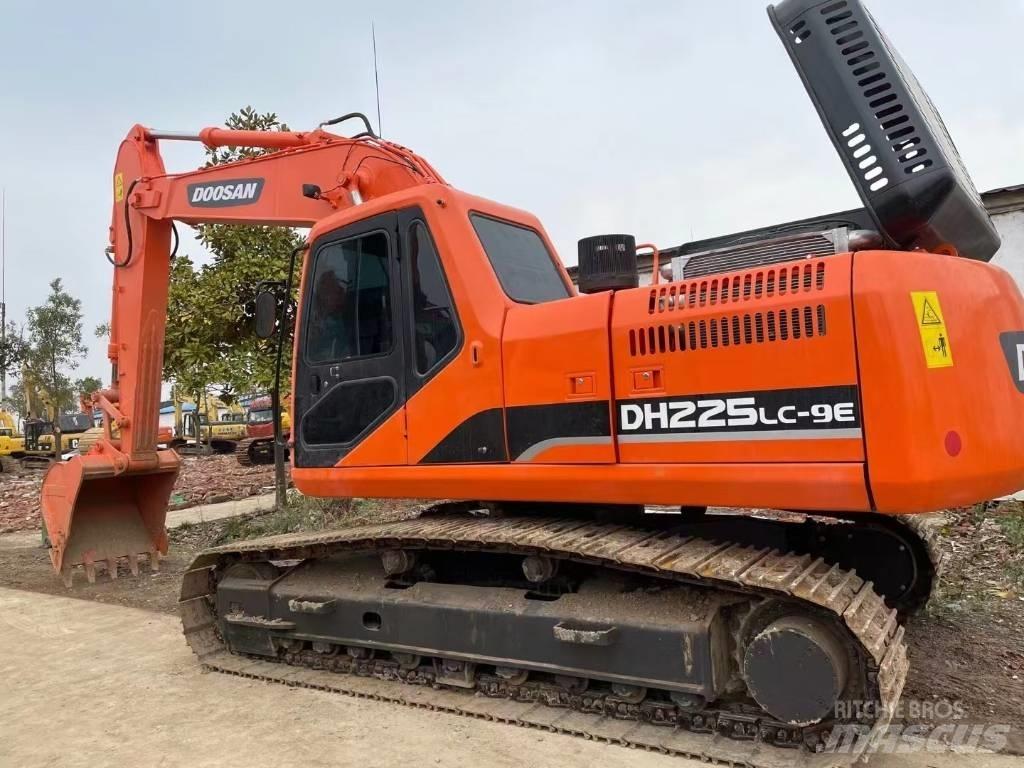 Doosan DH225LC-9E Гусеничні екскаватори