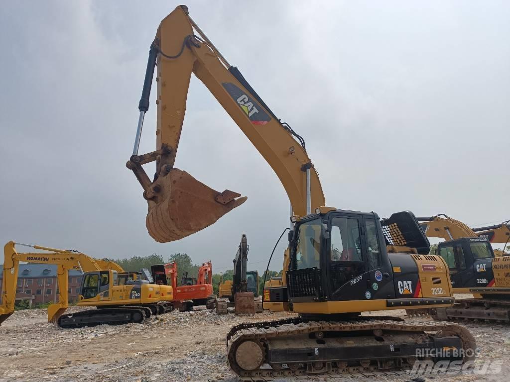 CAT 323D2L Гусеничні екскаватори