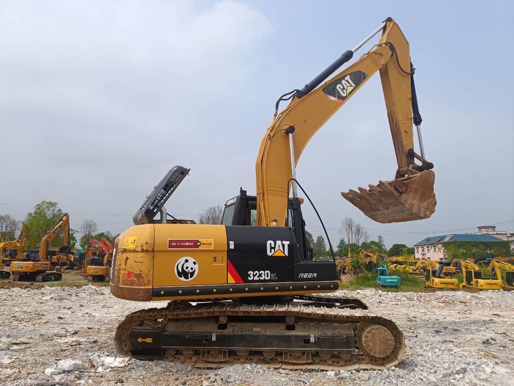 CAT 323D2L Гусеничні екскаватори