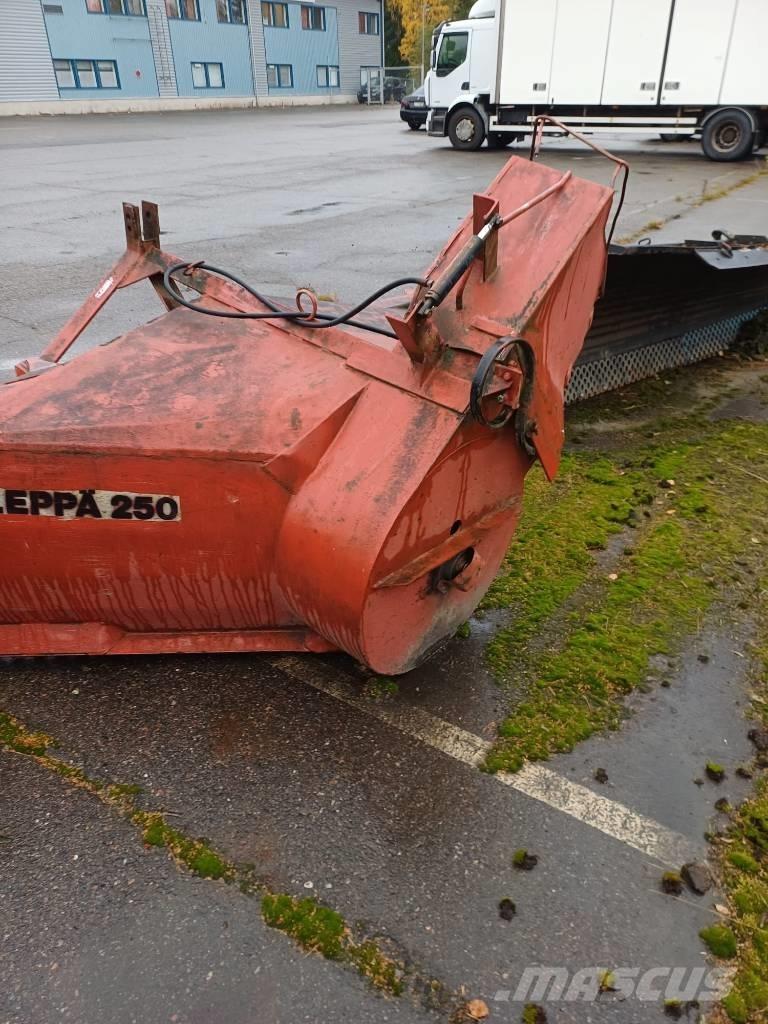 Leppä Leppä 250 Снігомітли