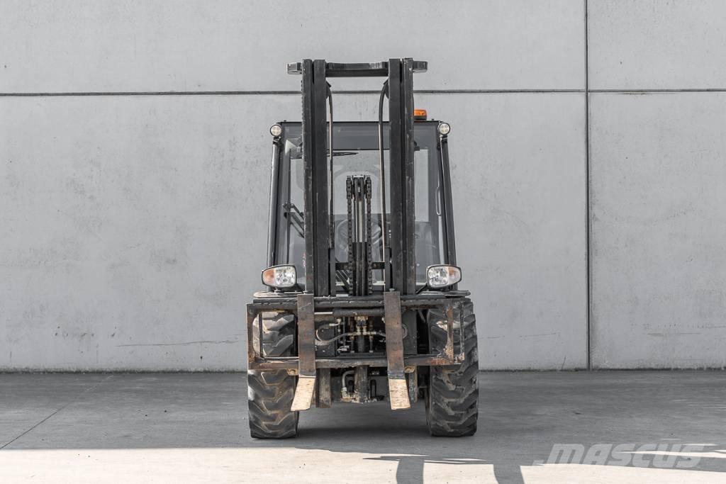 Manitou MC 25-4 Дизельні навантажувачі