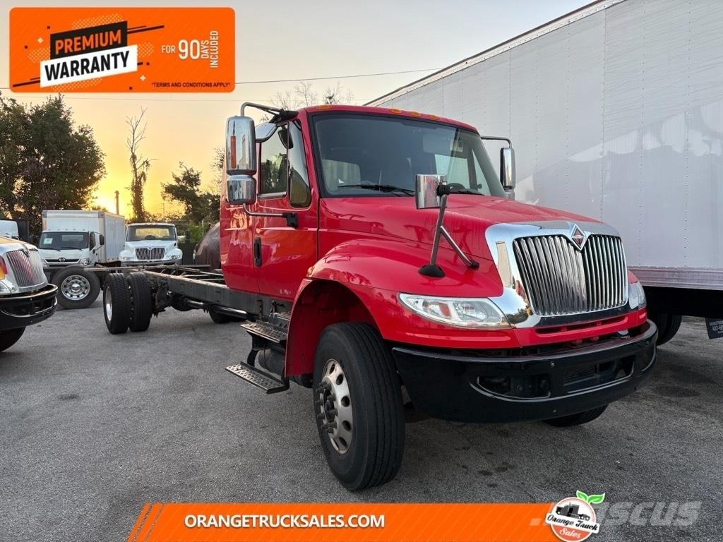 International 4300 Шасі з кабіною
