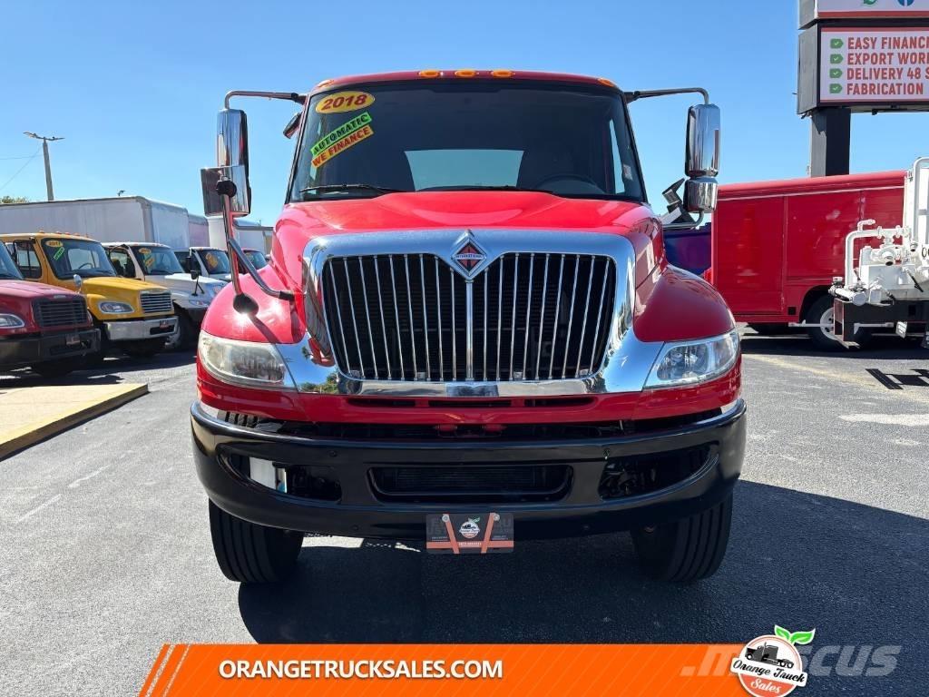 International 4300 Шасі з кабіною