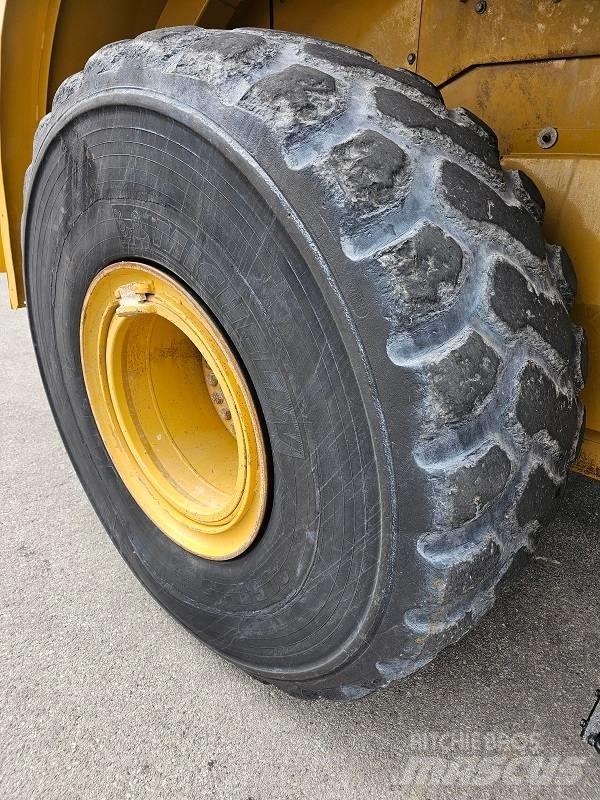 CAT 966K Фронтальні навантажувачі