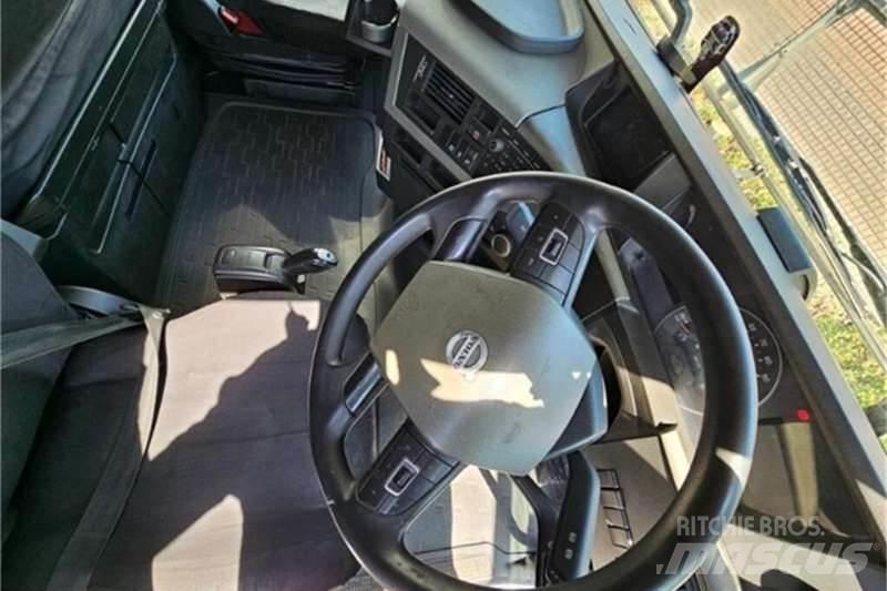 Volvo FH Вантажівки / спеціальні