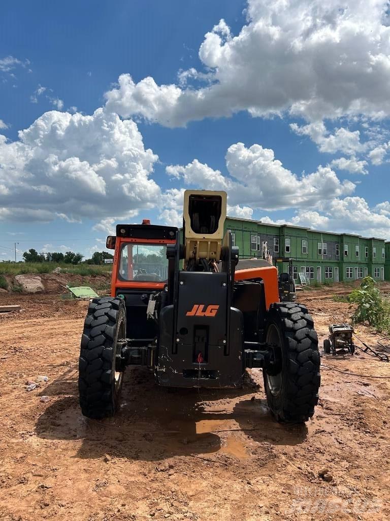 JLG Telehandler Телескопічні навантажувачі