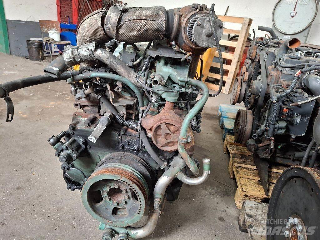 Volvo D7C275 Двигуни