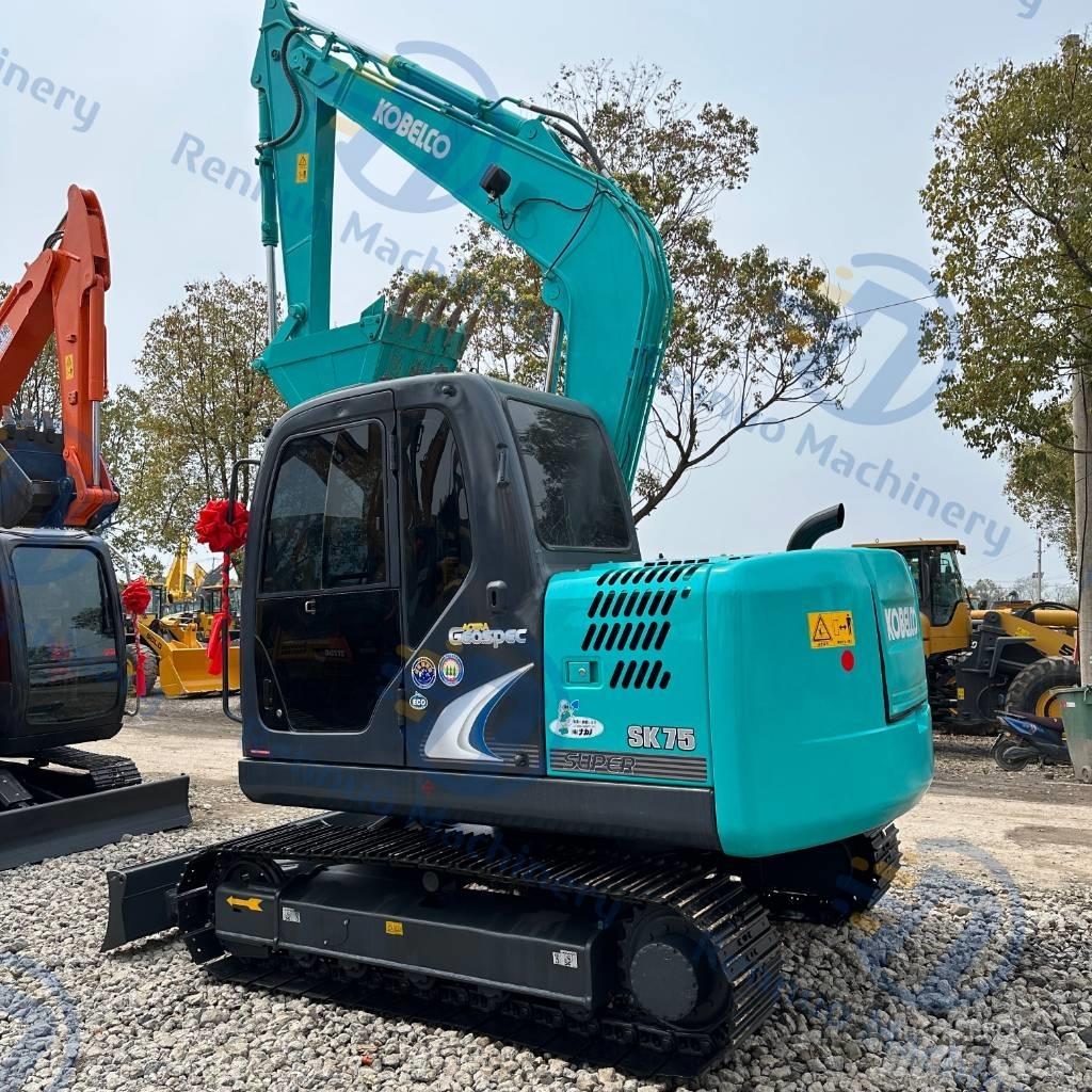 Kobelco SK75 Гусеничні екскаватори