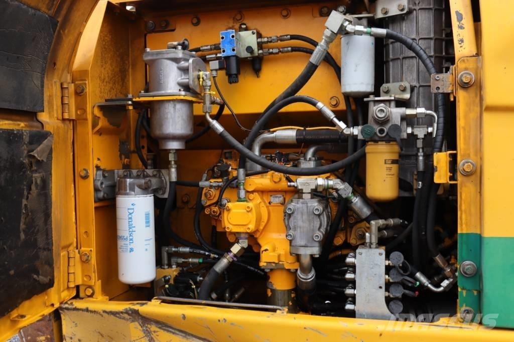 CAT 323 D Гусеничні екскаватори